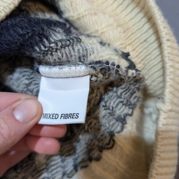 Simply Splendid Blue and White Polar Bear Crewneck Sweater Size S/M - Picture 6 of 7